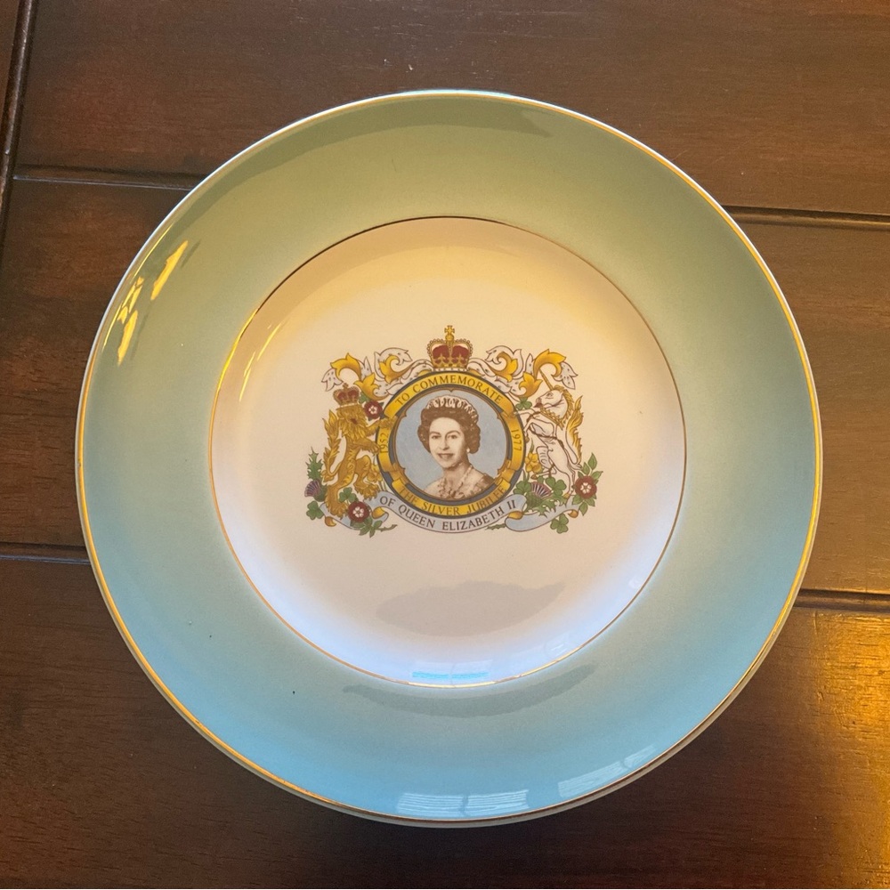 Queen Elizabeth’s Silver Jubilee Plate